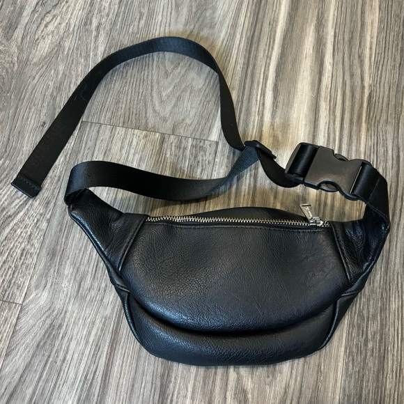 Loungefly Mickey Mouse Club hip pack - Picture 4 of 8